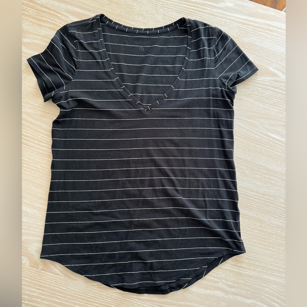 Lululemon Love V Neck T Shirt Black Stripe Size 6